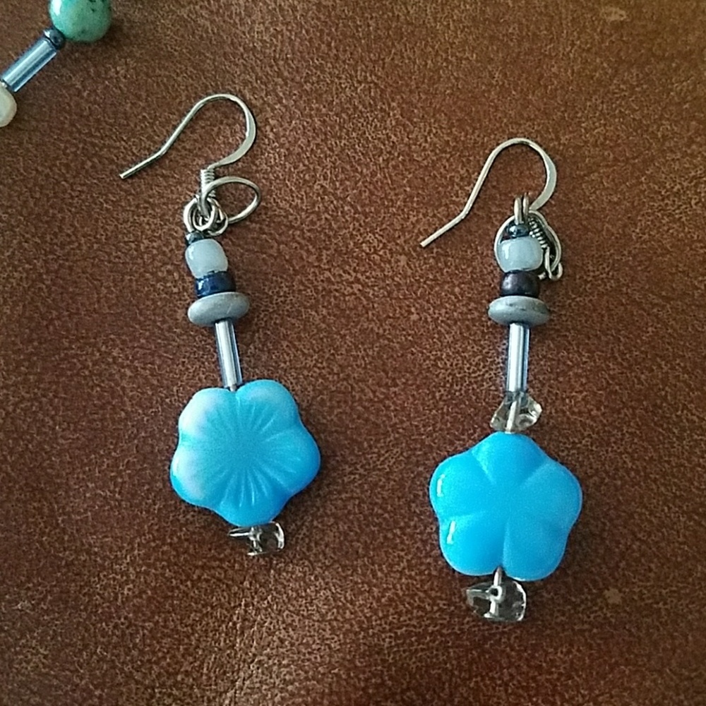 Buttercup & Snowflakes Earring Set - Picture 2 of 6
